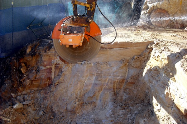 Diamond rocksaws produce a clean cut that brings out the beauty of Sydney sandstone.